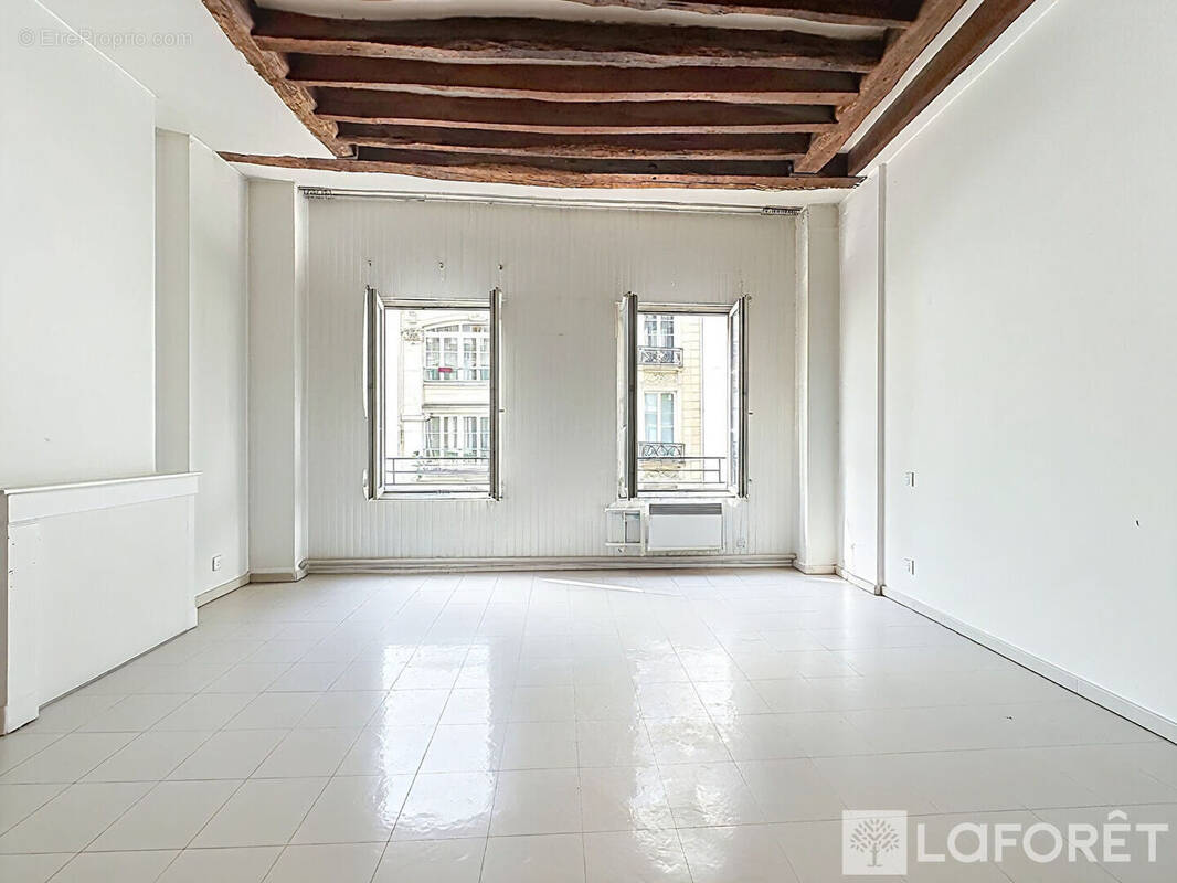 Appartement à PARIS-1E