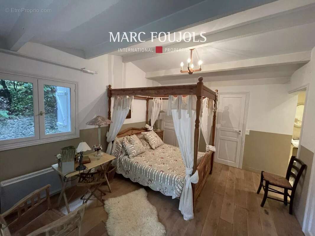 Maison à DAMPIERRE-EN-YVELINES