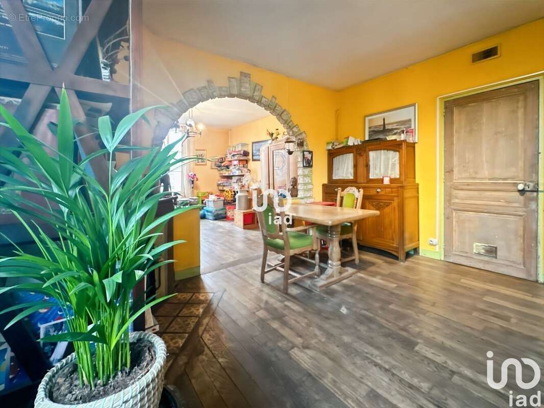 Photo 2 - Commerce à VALLERY