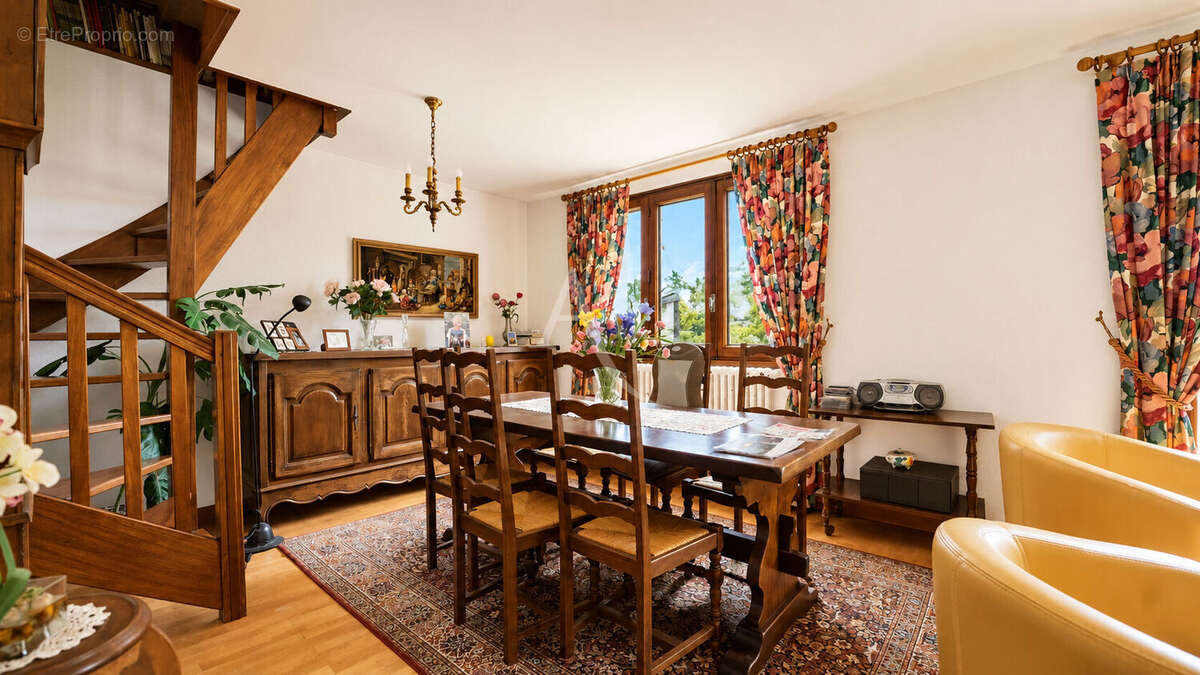 Maison à COLLONGES-SOUS-SALEVE