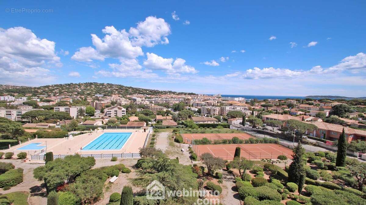Résidence sécurisée avec piscine, tennis et parc paysager de plus de 3 hectares - Appartement à SAINTE-MAXIME
