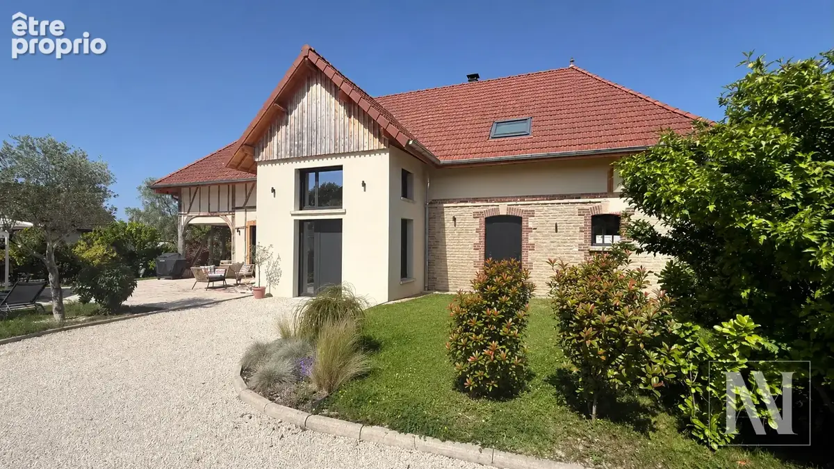 Superbe grange rénovée de 230m2 à Sainte-Savine - photo 2