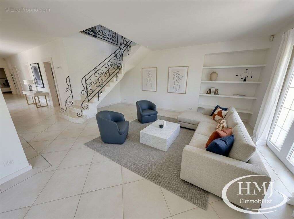 Maison à COURCOURONNES