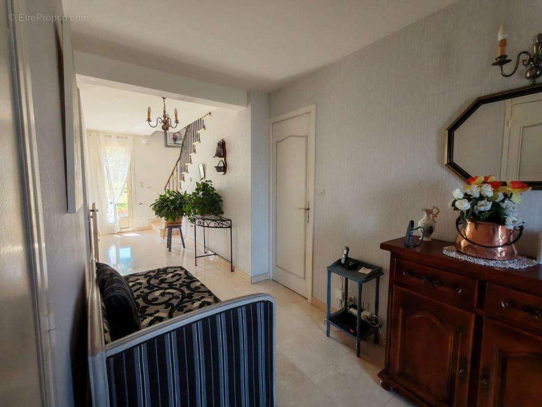 Maison à SAINT-PANTALEON-DE-LARCHE