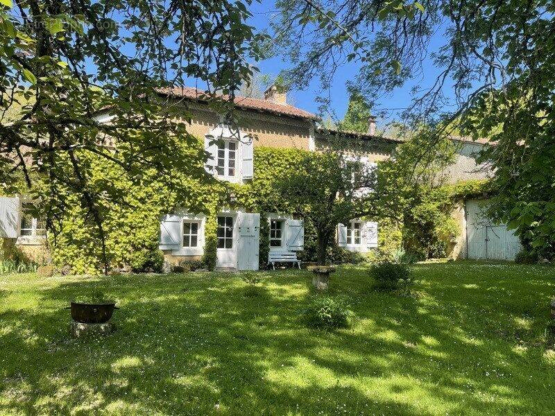 Maison à LA TOUR-BLANCHE