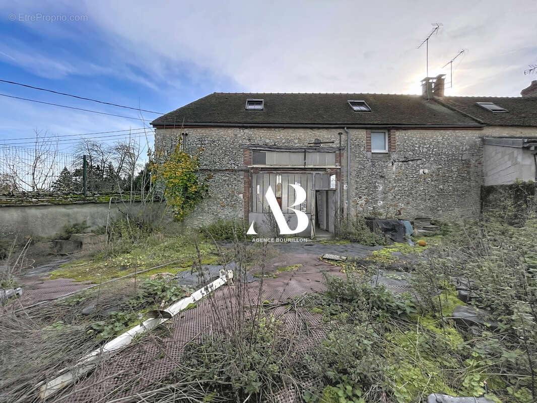 Maison à MONTIGNY-LENCOUP