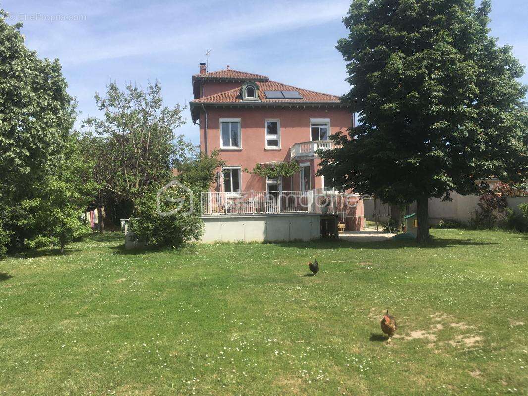 Maison à MONTROND-LES-BAINS