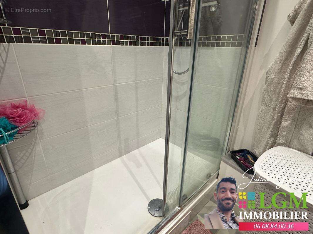 Appartement à UCHAUD