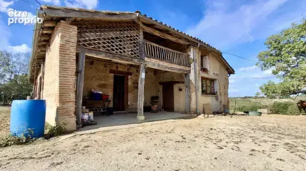 Ancien corps de ferme rénové de 110m2 habitable sur 56000m2 de prairie valonée à 7km de Mooissac - photo 1
