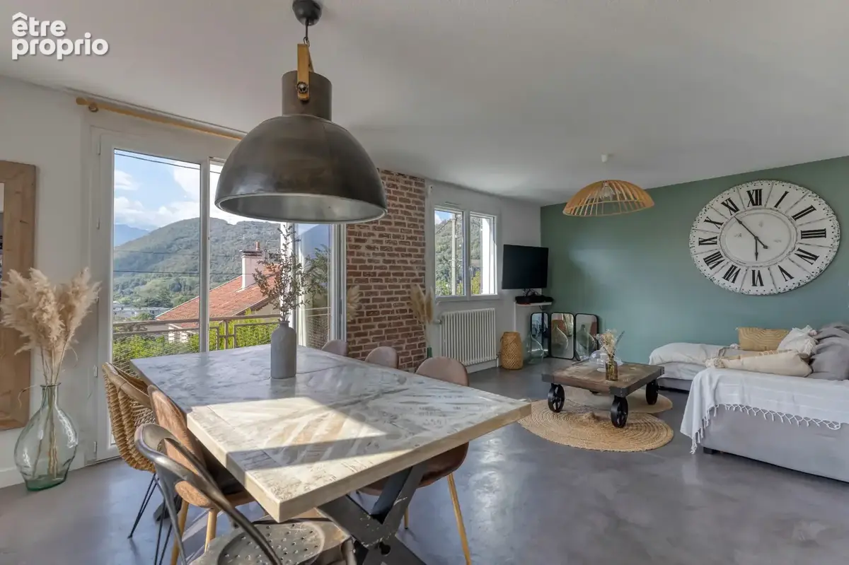 VIZILLE - Maison de 92m2 habitables + 60 m2 utiles, rénovée avec goût, disposant d'une vue dégagée et de beaux - photo 2