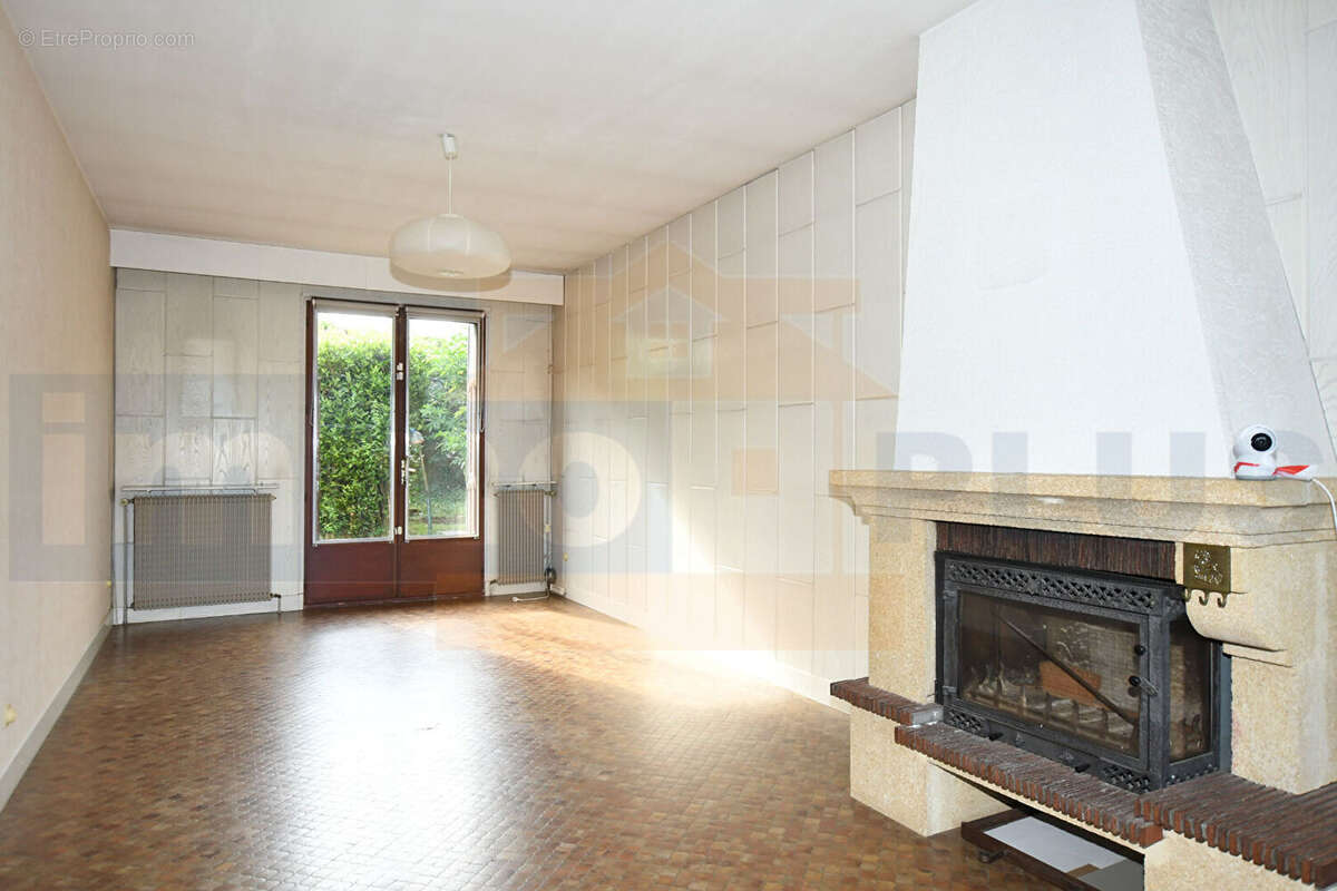 Maison à FONTENAY-LE-FLEURY