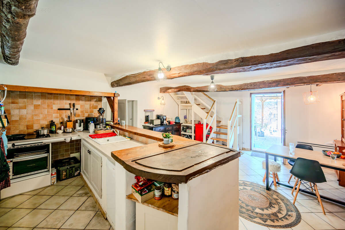 Appartement à MEOUNES-LES-MONTRIEUX