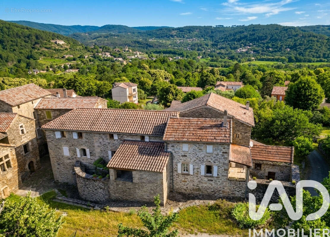 Maison 280 m² à Gravieres  - photo 2