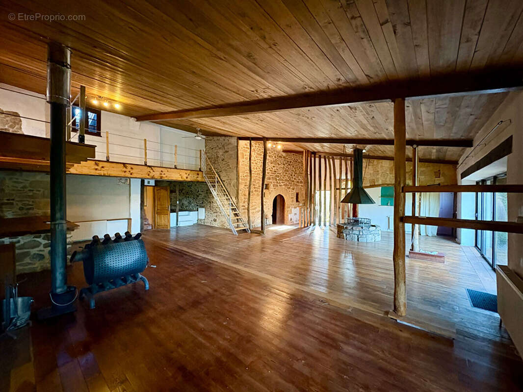 Maison à VIAZAC
