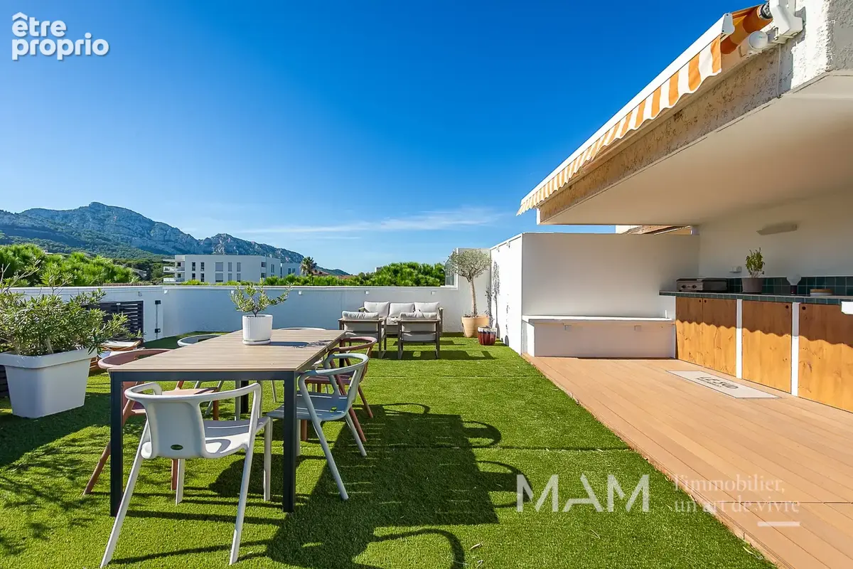 T3 78 m2 avec toit-terrasse 72 m2 et vue collines - photo 22