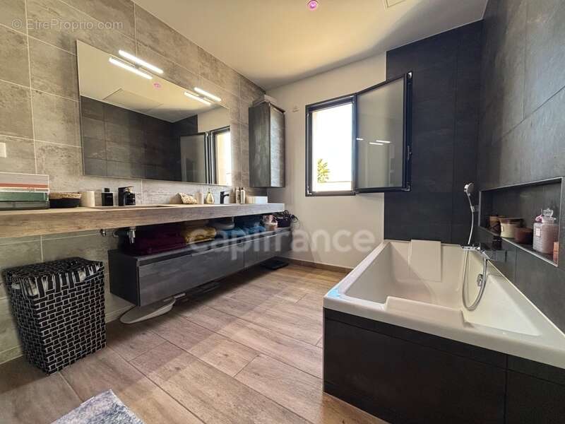 Grau d'agde(34) a vendre villa contemporaine p6, prestations haut de gamme, proche mer, secteur calme - photo 12