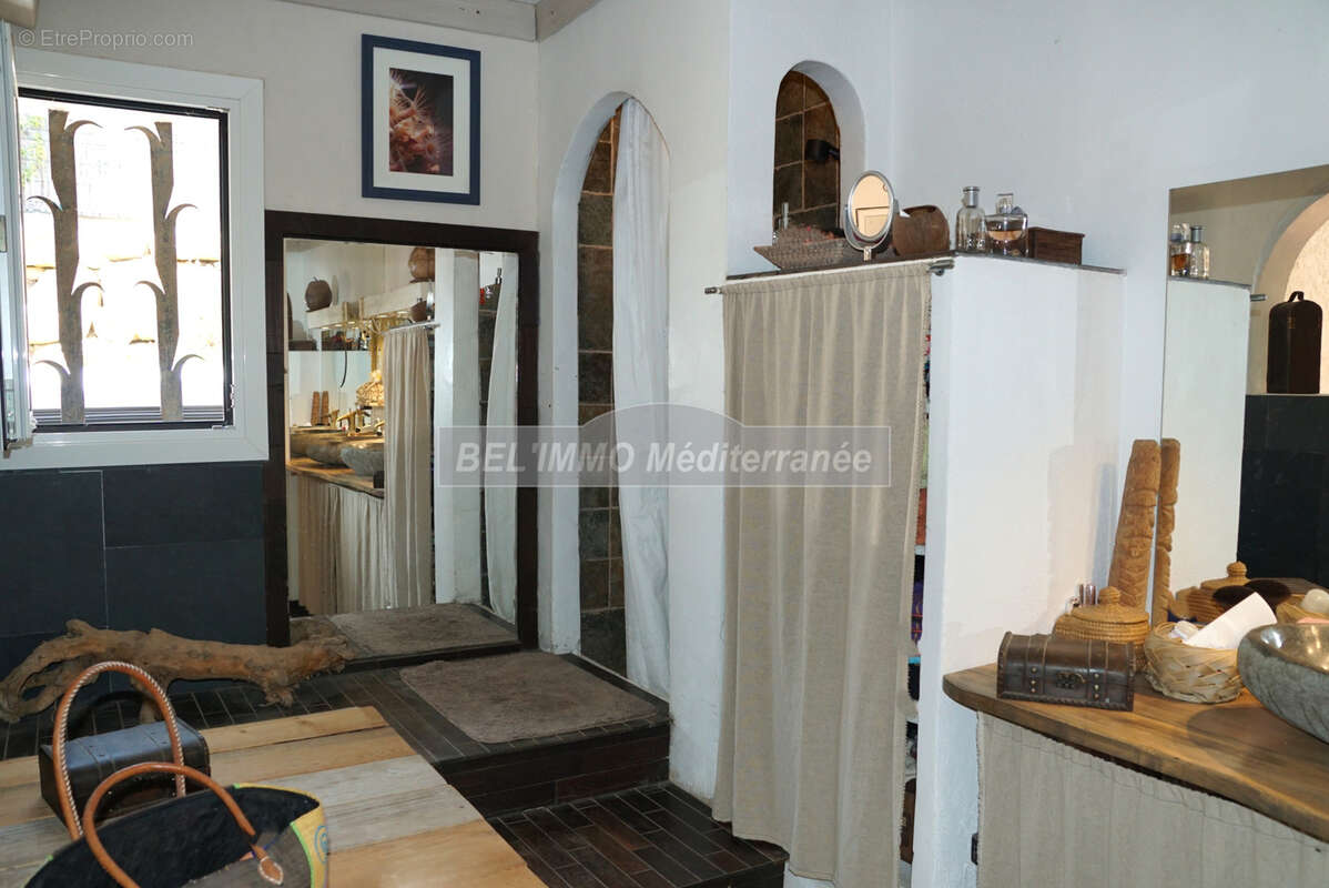 Villa 3 chambres, avec piscine et dépendances - photo 16