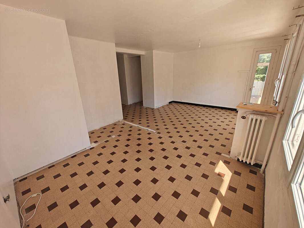 Appartement Toulon Est 4 pièces 68 m2 avec balcon, ascenseur et cave dans résidence sécurisée avec stationnement - photo 3