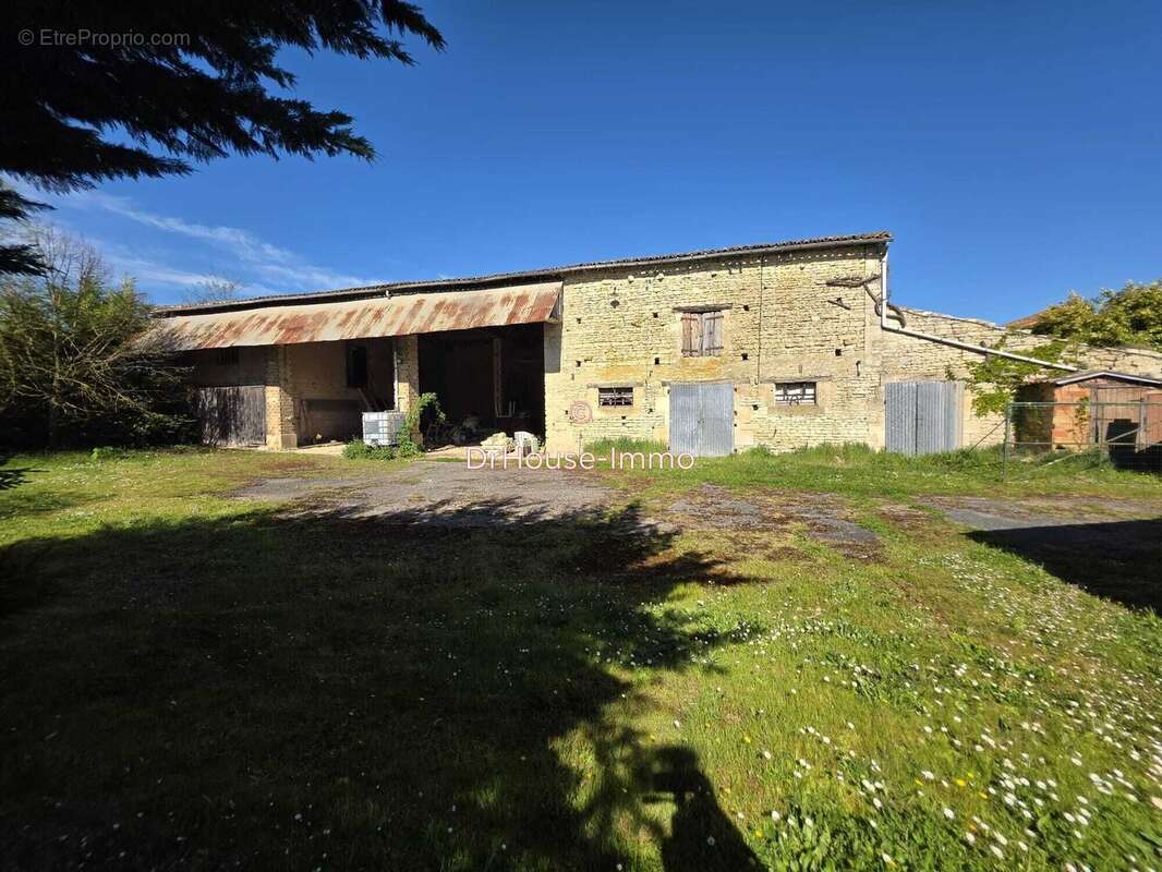 Maison à LA GREVE-SUR-MIGNON