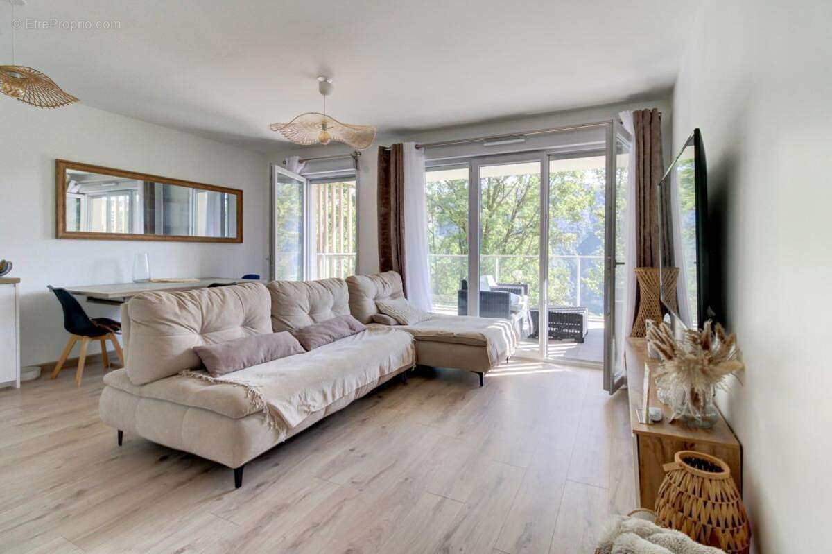 Appartement à GILETTE