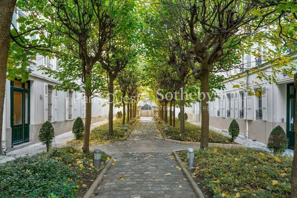 Appartement à PARIS-8E