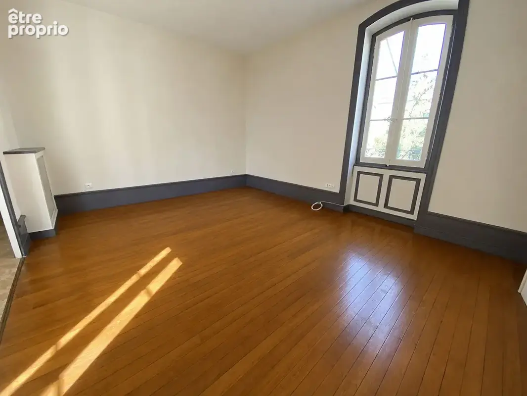 Centre-ville - Appartement de caractère à fort potentiel - photo 5
