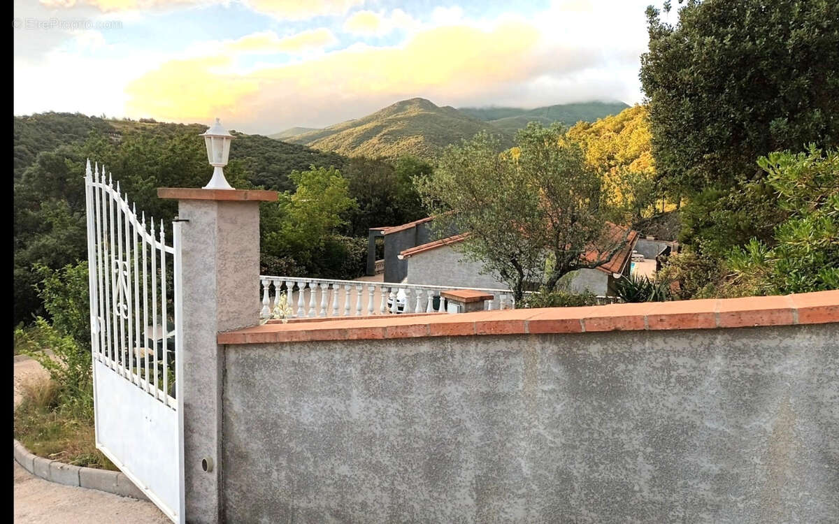 Maison indépendante de plain-pied, calme,  nature, vue dégagée, piscine, garage - photo 2