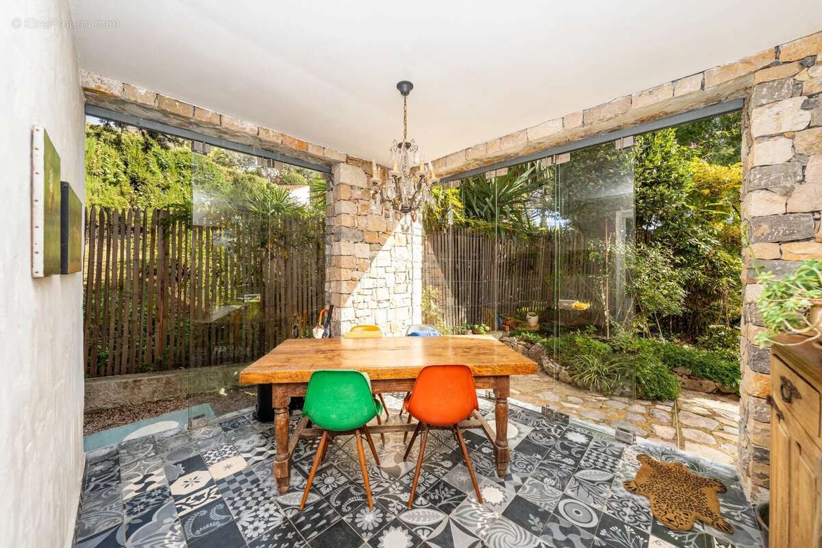 Cannes croix des gardes - maison de caractere – beaux volumes - photo 6