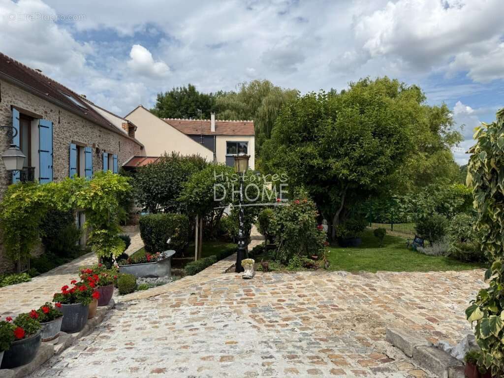 Maison à BERNAY-VILBERT