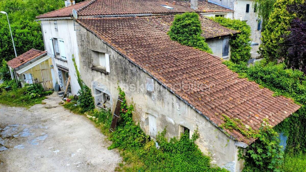 Maison à SAINTES