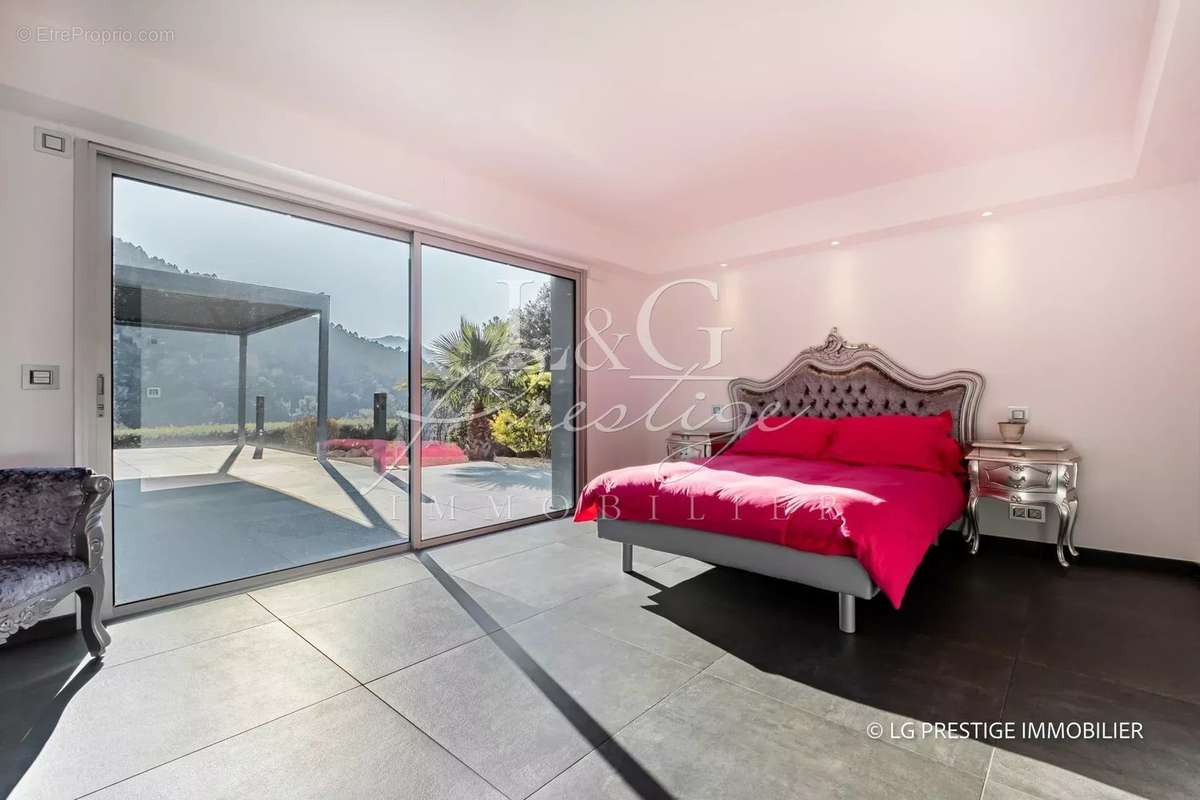 Maison à MANDELIEU-LA-NAPOULE