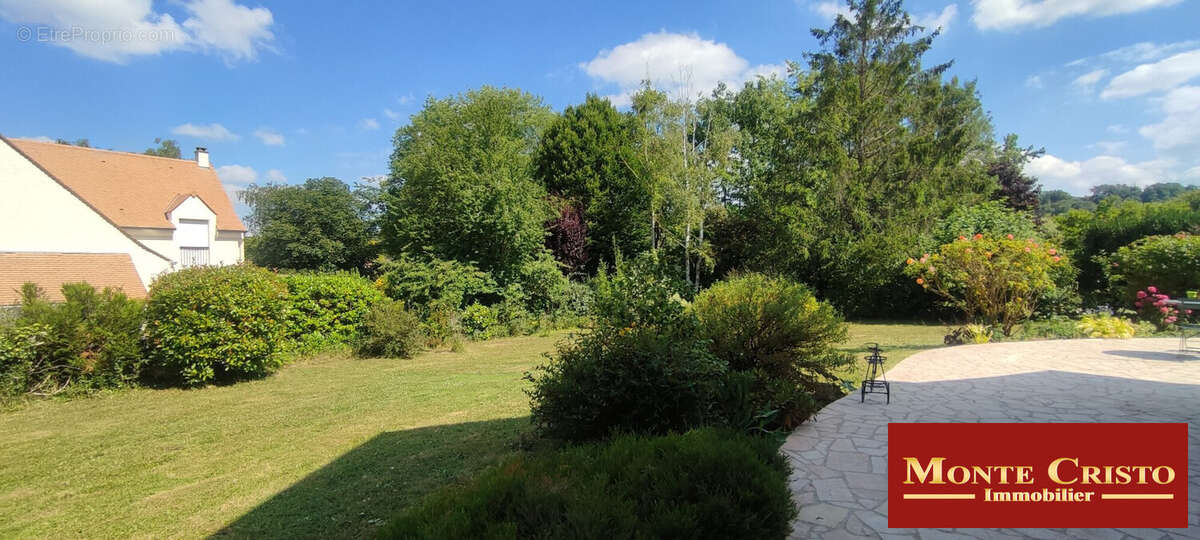 Maison 230 m² à Saint-Nom-La-Breteche  - photo 2