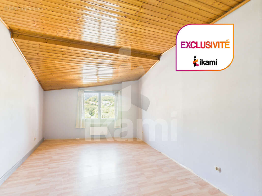 Immeuble mixte à fort potentiel avec commerce loué, deux appartements et jardin - photo 16