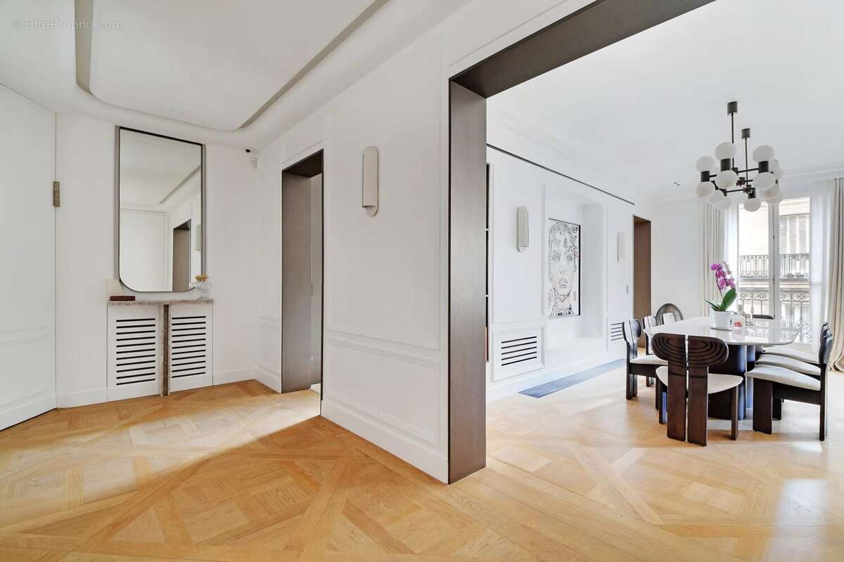Appartement à PARIS-16E