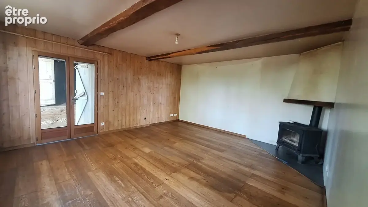 Ancien corps de ferme  T4 /5 sur 5500m² de terrain - photo 3