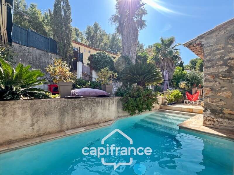 Maison à vendre 6 pièces HYERES (83) - Charme de l'ancien - 4 chambres - 200m2 habitables - Piscine - possibilité 2 appartements - photo 11