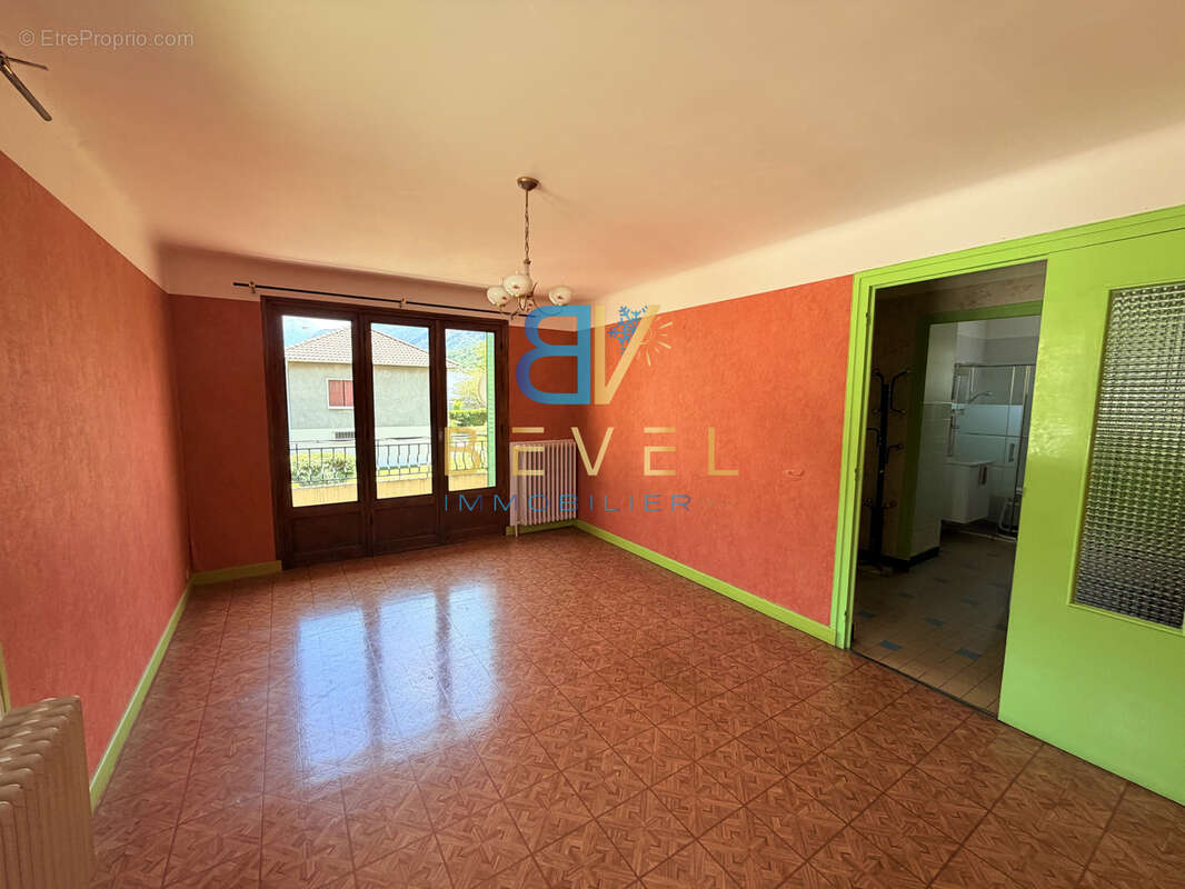 (73) SAINT-JEAN DE MAURIENNE - Maison fort potentiel - Emplacement stratégique - Remise en vente - photo 3