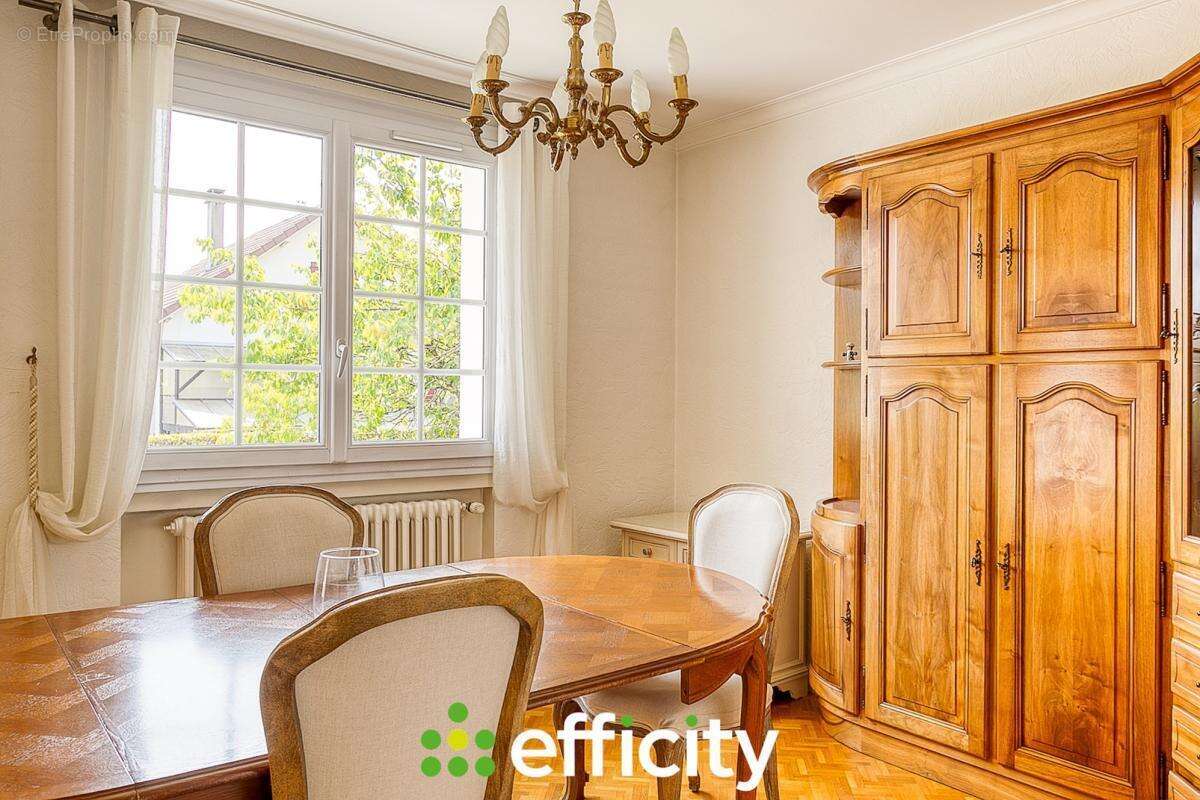 Maison à NIVOLAS-VERMELLE