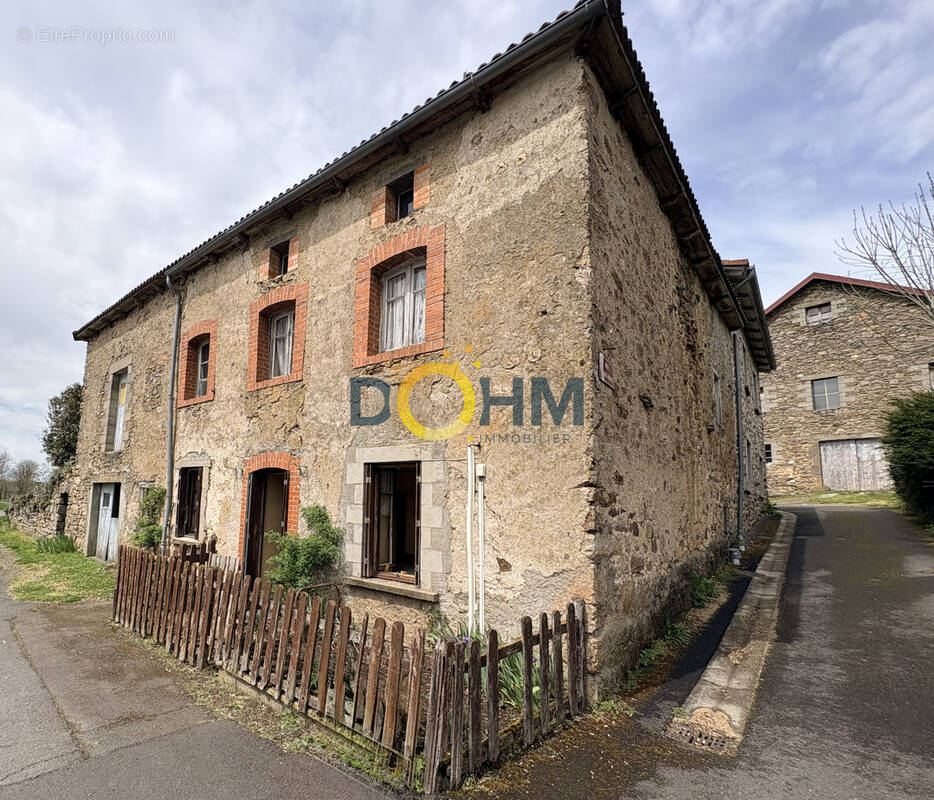 Maison à MONTCHAMP