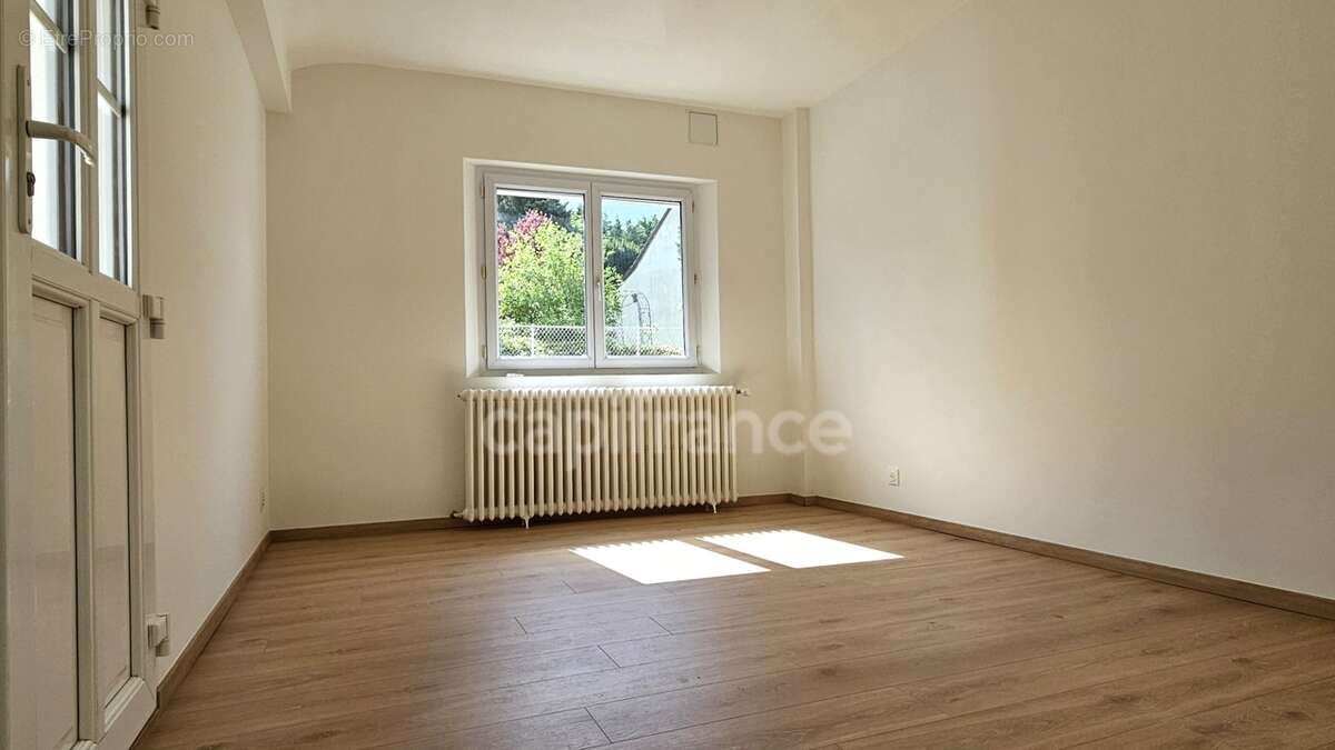 A vendre Plain pied 2 chambres Jardin et Dépendance GALLARDON (28) - photo 5