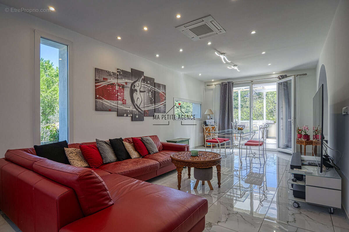 Appartement à LE ROVE