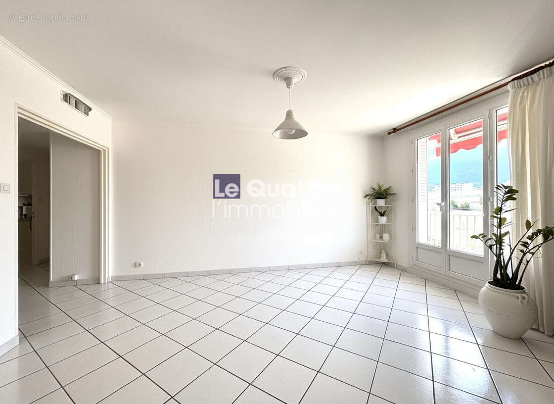 Appartement à LE PONT-DE-CLAIX