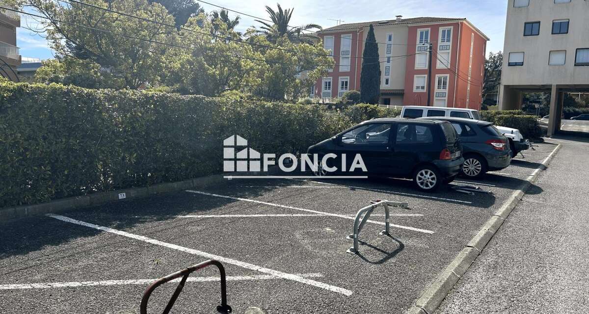Parking à BORMES-LES-MIMOSAS