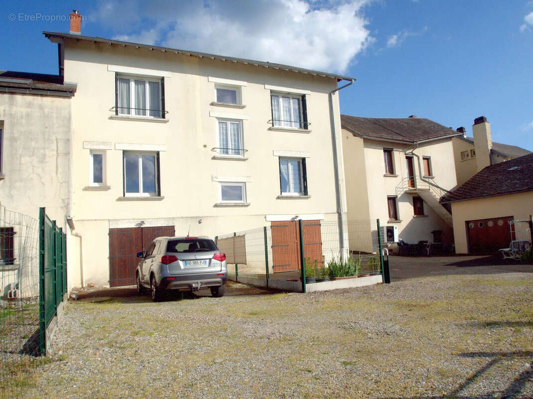 Maison 200 m² à Messeix  - photo 3
