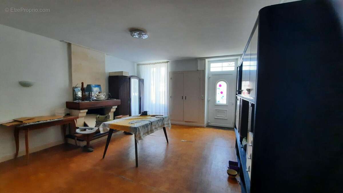 Maison de bourg  169m2, 1 760 m² de jardin)+ Local indépendant - photo 9
