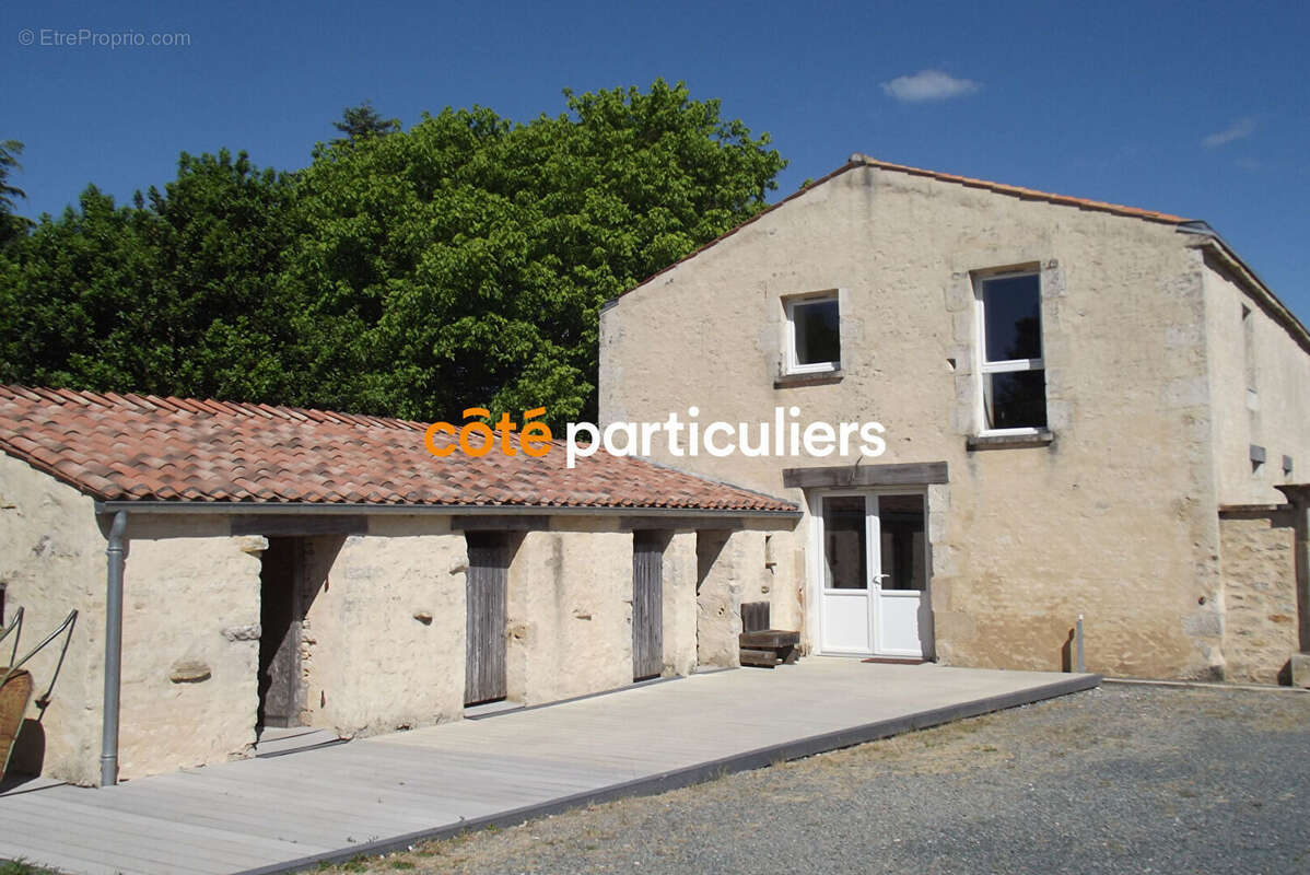 Maison à VOUILLE-LES-MARAIS