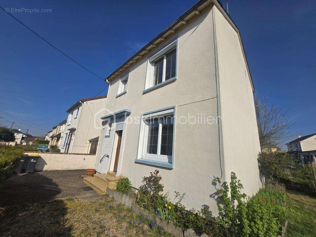 Maison à VARENNES-VAUZELLES