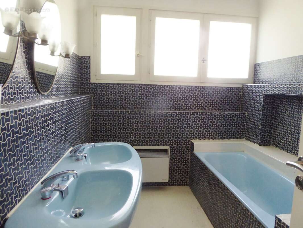 Maison contemporaine 200 m² avec T3 indépendant, piscine, terrain 1300 m²  proche lac  sans vis-à-vis  fort potentiel - photo 13