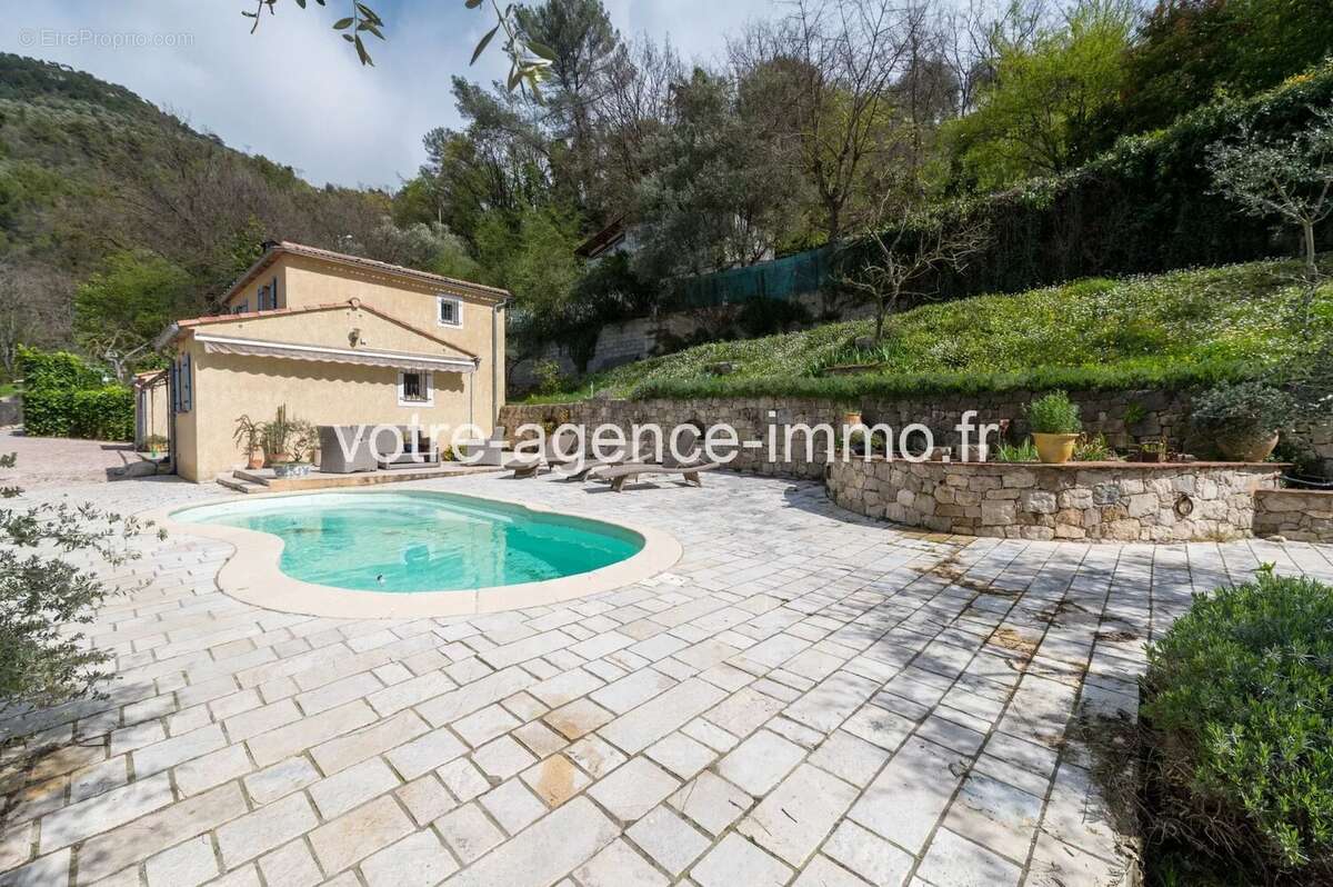 Peille, belle maison 105m² + garage 30m² Piscine + dépendance - photo 25