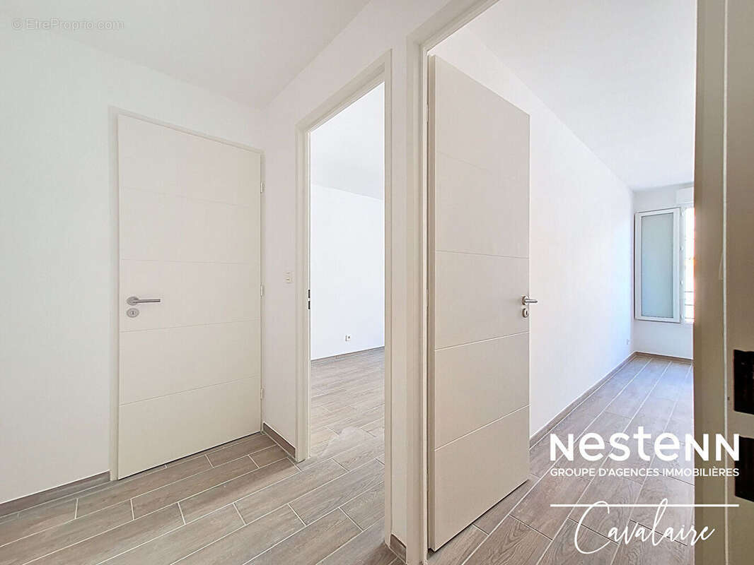 Appartement récent à Cavalaire Sur Mer 3 pièce(s) 60.11 m2 dans résidence avec piscine et double stationnement en sous-sol - photo 5
